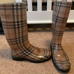 Burberry rain boots size 38